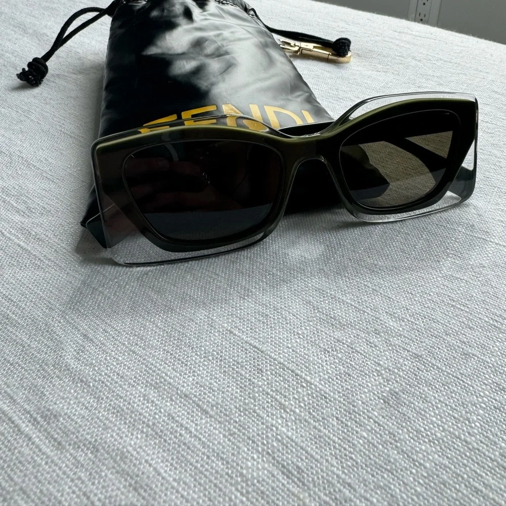 Fendi Cat-Eye Frame Sunglasses - Picture 2 of 5
